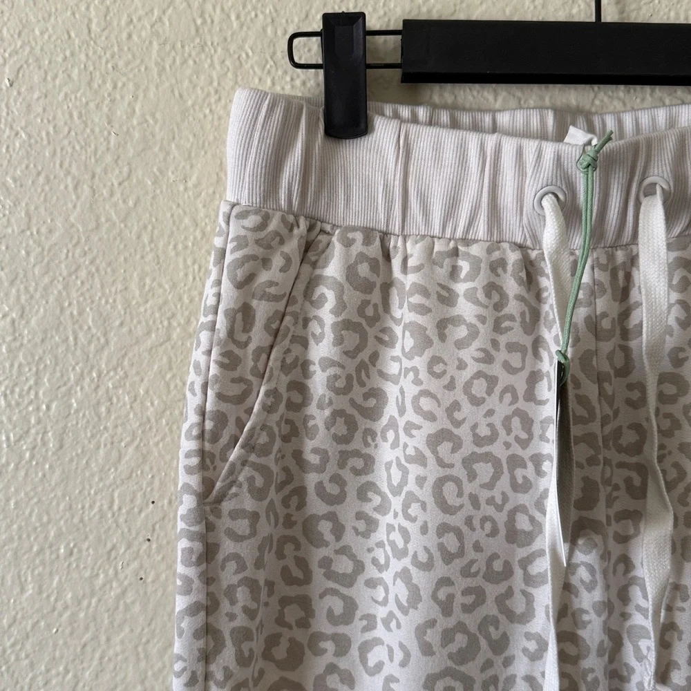 We Wander Cheetah Print Lounge Pant- Joggers - Size XS NWT - Picture 2 of 9